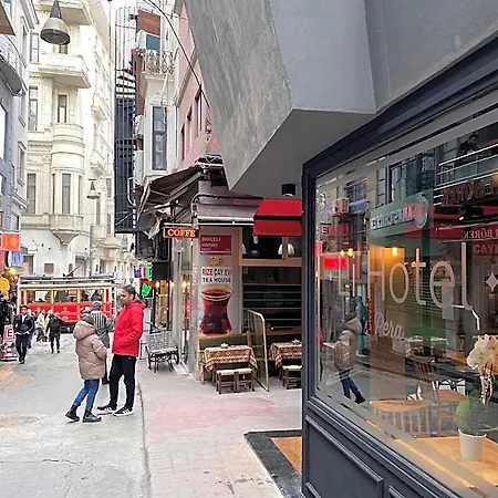 Li Pera İstanbul