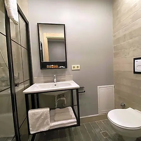 Li Pera Otel 4*