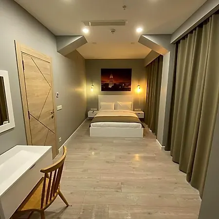 Li Pera Otel 4*